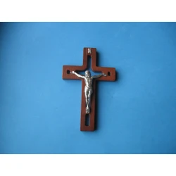 Krzyż drewniany ciemny brąz 18 cm JB 15
